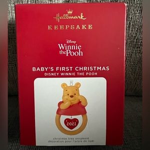 Hallmark Keepsake Winnie the Pooh Baby’s First Christmas Ornament 2021